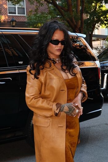 Rihanna  page leaked private photo uncensored HD quality