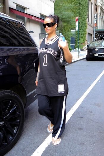 Rihanna  page leaked private photo uncensored HD quality