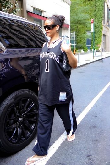 Rihanna  page leaked private photo uncensored HD quality