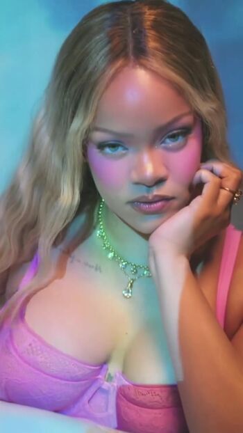 Rihanna  page leaked private photo uncensored HD quality