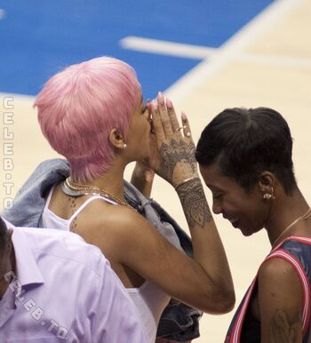 Rihanna  page leaked private photo uncensored HD quality