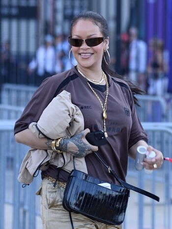 Rihanna  page leaked private photo uncensored HD quality