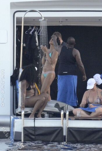 Rihanna  page leaked private photo uncensored HD quality