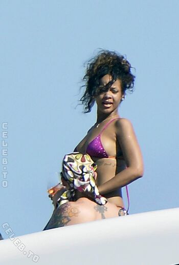 Rihanna  page leaked private photo uncensored HD quality
