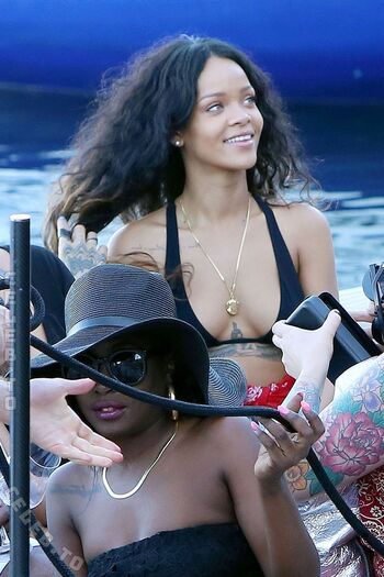 Rihanna  page leaked private photo uncensored HD quality