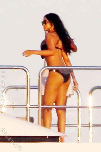 Rihanna  page leaked private photo uncensored HD quality