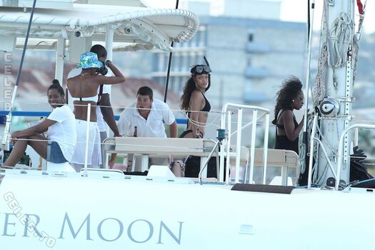 Rihanna  page leaked private photo uncensored HD quality