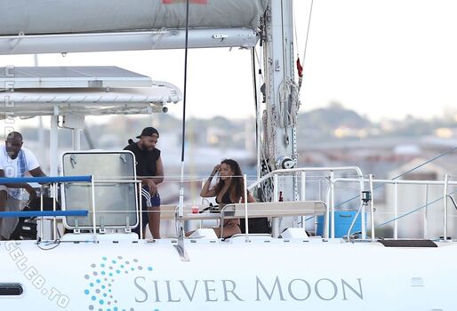 Rihanna  page leaked private photo uncensored HD quality