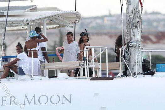 Rihanna  page leaked private photo uncensored HD quality