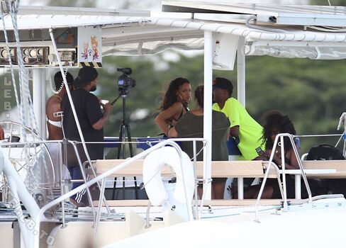 Rihanna  page leaked private photo uncensored HD quality