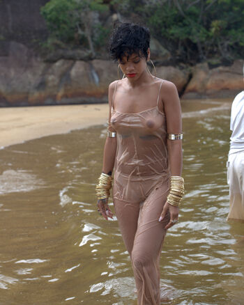 Rihanna  page leaked private photo uncensored HD quality