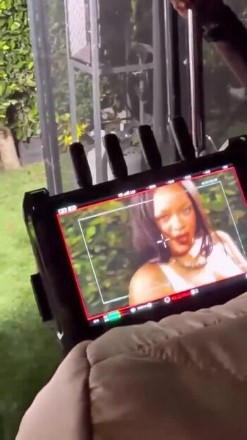 Rihanna  page leaked private photo uncensored HD quality