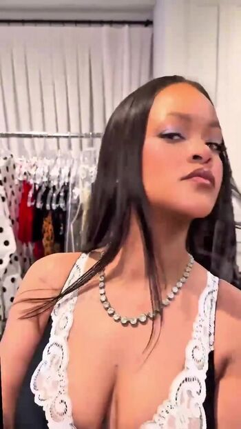 Rihanna  page leaked private photo uncensored HD quality