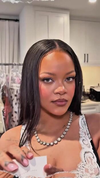 Rihanna  page leaked private photo uncensored HD quality