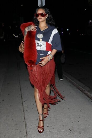 Rihanna  page leaked private photo uncensored HD quality