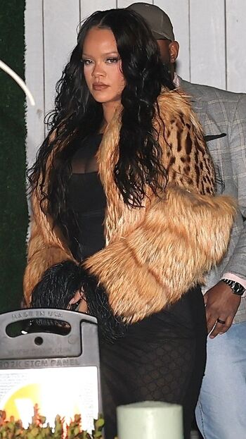 Rihanna  page leaked private photo uncensored HD quality