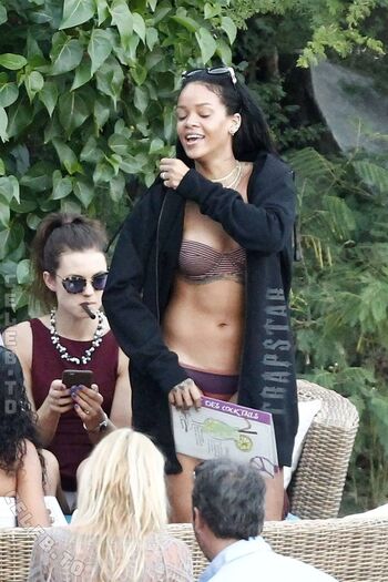 Rihanna leaked private photo uncensored HD quality