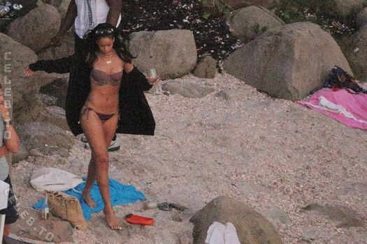 Rihanna leaked private photo uncensored HD quality