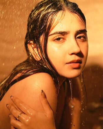 Roshni walia leaked private photo uncensored HD quality