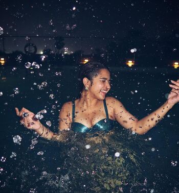 Roshni walia leaked private photo uncensored HD quality