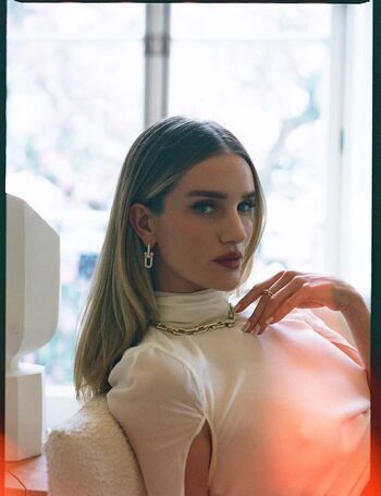 Rosie huntington whiteley  page leaked private photo uncensored HD quality