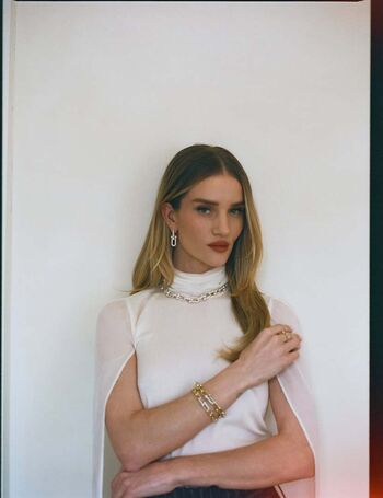 Rosie huntington whiteley  page leaked private photo uncensored HD quality
