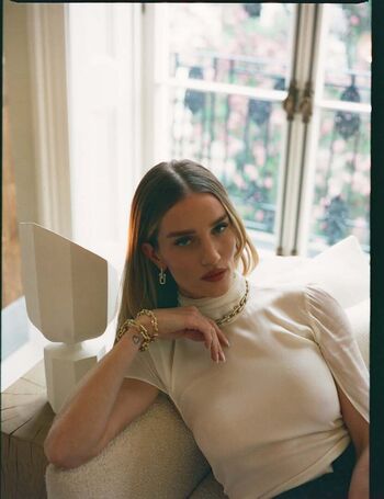 Rosie huntington whiteley  page leaked private photo uncensored HD quality