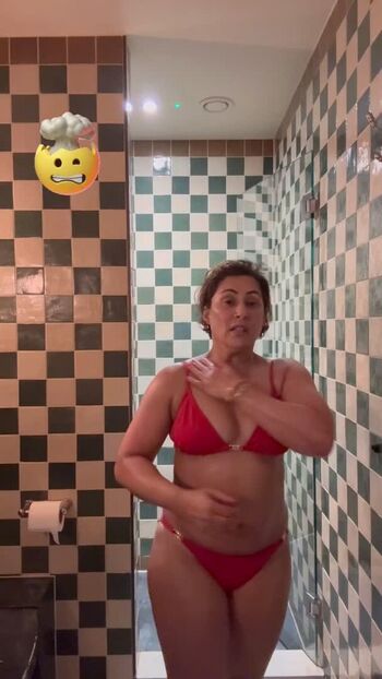 Saira khan page leaked private photo uncensored HD quality