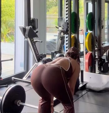 Saira khan page leaked private photo uncensored HD quality