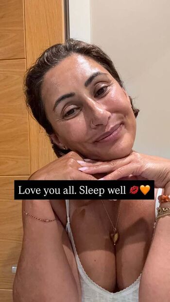 Saira khan leaked private photo uncensored HD quality