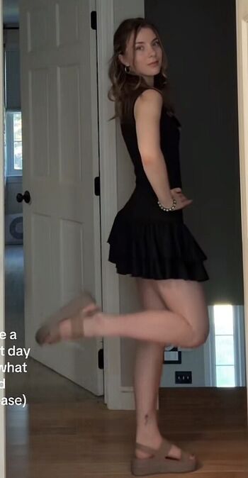 Sheteachesart leaked private photo uncensored HD quality