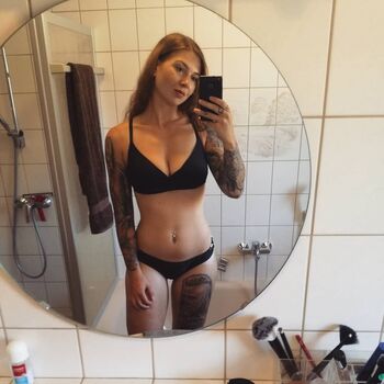 Show your girlfriend leaked private photo uncensored HD quality