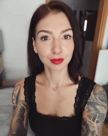 Show your girlfriend leaked private photo uncensored HD quality