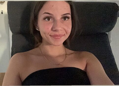 Show your girlfriend leaked private photo uncensored HD quality