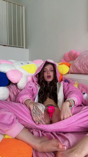 Shrooms q page leaked private photo uncensored HD quality
