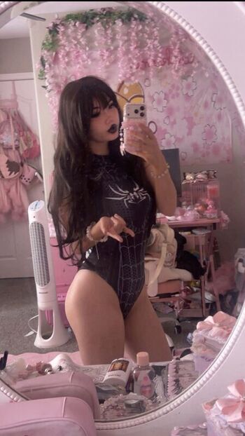 Strawbarizz page leaked private photo uncensored HD quality