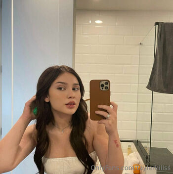Tayler hills page leaked private photo uncensored HD quality
