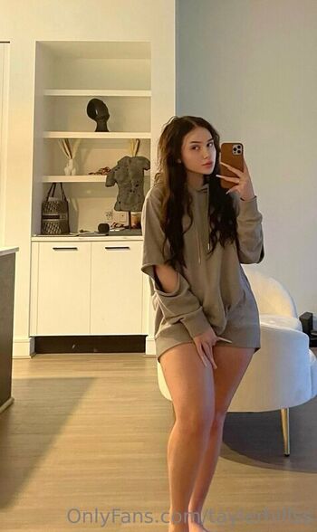Tayler hills page leaked private photo uncensored HD quality