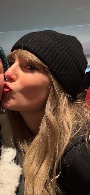 Taylor swift  page leaked private photo uncensored HD quality