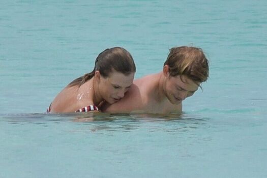 Taylor swift  page leaked private photo uncensored HD quality