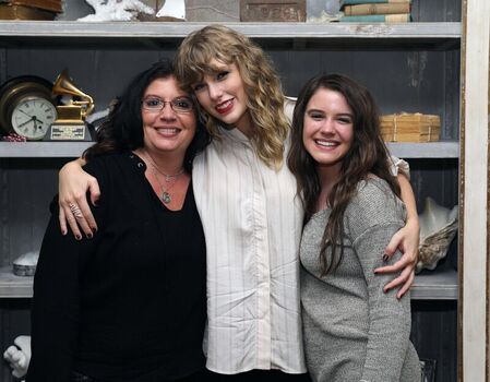 Taylor swift  page leaked private photo uncensored HD quality