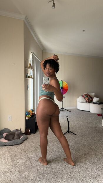 Trisbtwrkn leaked private photo uncensored HD quality