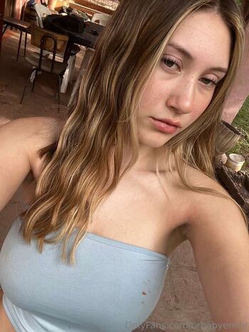 Urbabyemily leaked private photo uncensored HD quality