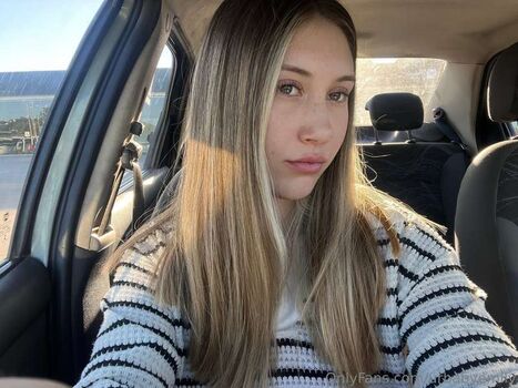 Urbabyemily leaked private photo uncensored HD quality