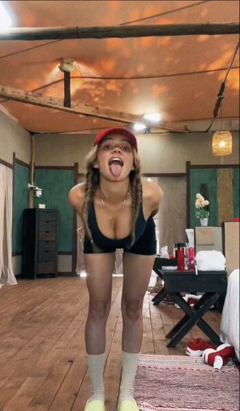 Valya karnaval page leaked private photo uncensored HD quality