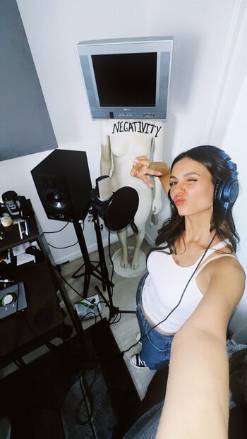 Victoria justice  page leaked private photo uncensored HD quality