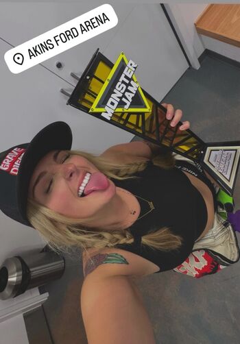 Women motorsports leaked private photo uncensored HD quality