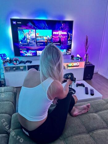 Yve gaming page leaked private photo uncensored HD quality
