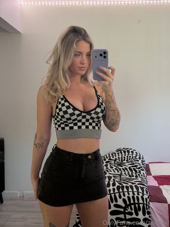 Zoeneli  page leaked private photo uncensored HD quality