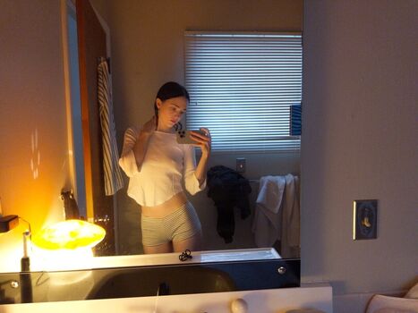 Zoeplzshutup leaked private photo uncensored HD quality